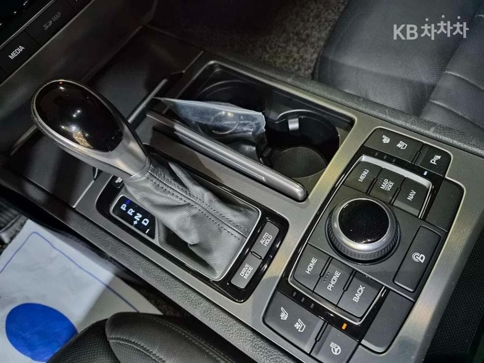 Hyundai GenesisDHG330 Premium AWD - 10