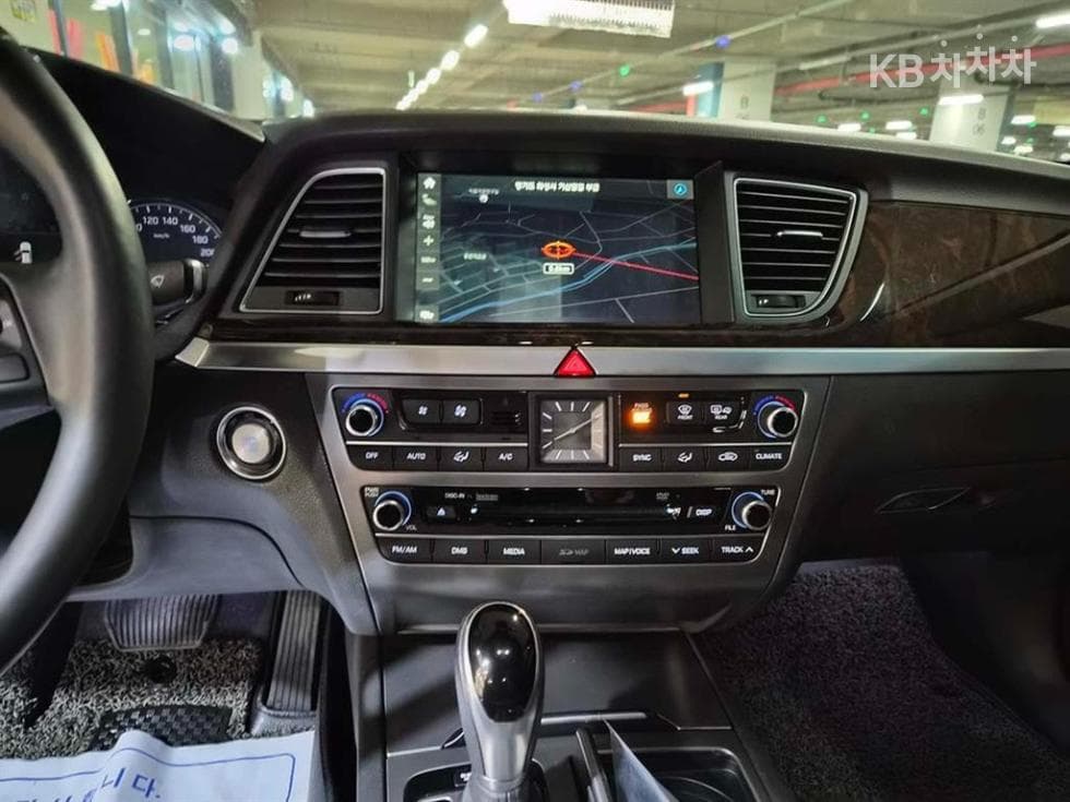Hyundai GenesisDHG330 Premium AWD - 14