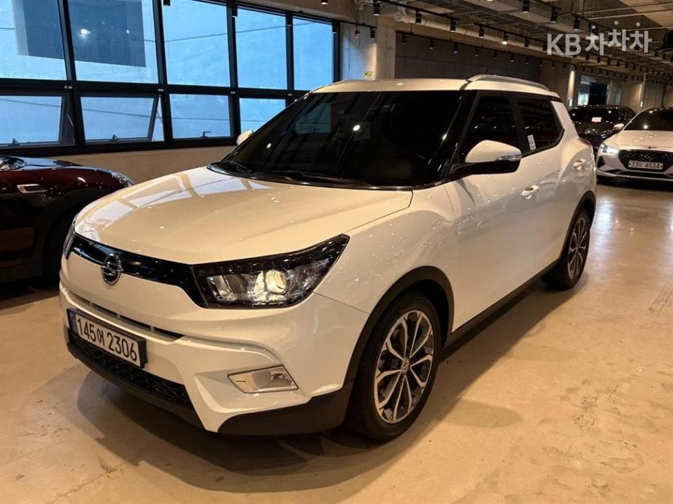 КейДжи Мобилити Тиволи Бензин LX Най-висок клас - Image 1