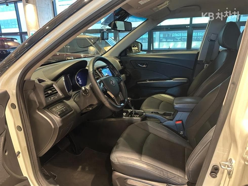 КейДжи Мобилити ТиволиБензин LX Най-висок клас - 10