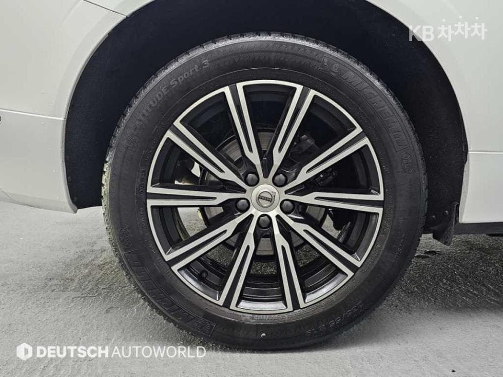 Volvo XC60 Второ поколениеB5 Inscription - 5