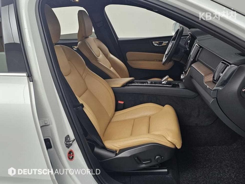Volvo XC60 Второ поколениеB5 Inscription - 10