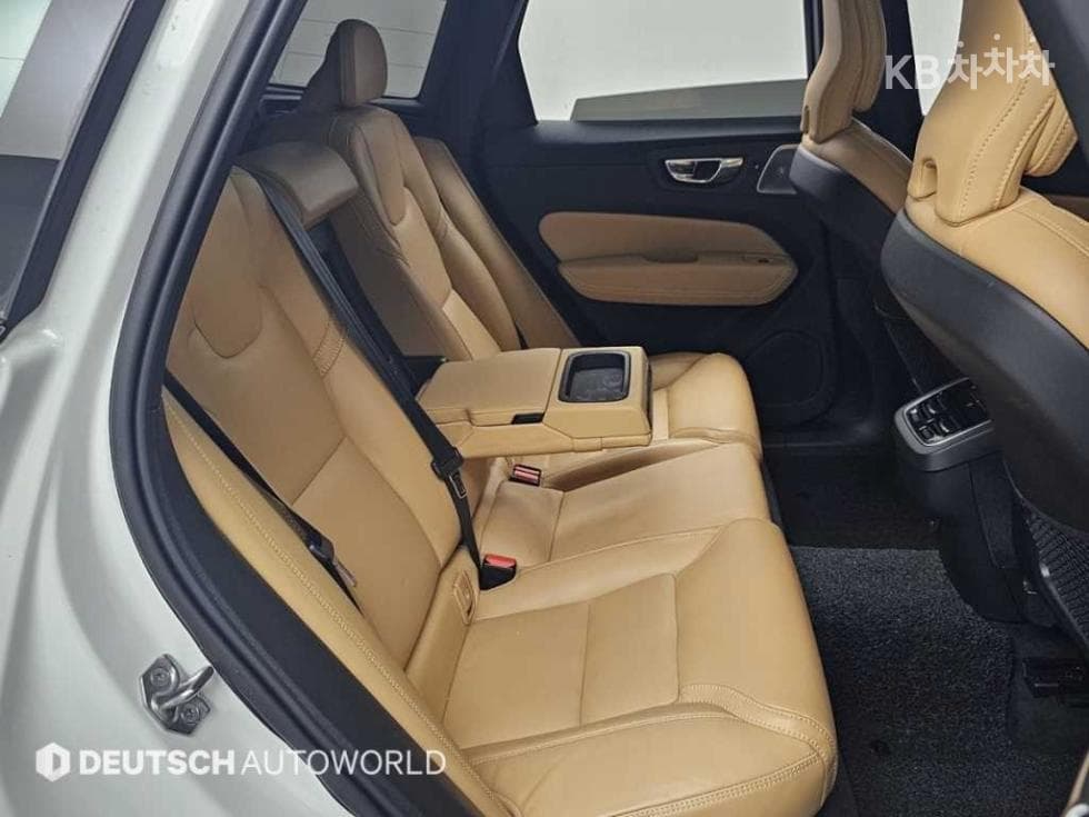 Volvo XC60 Второ поколениеB5 Inscription - 12