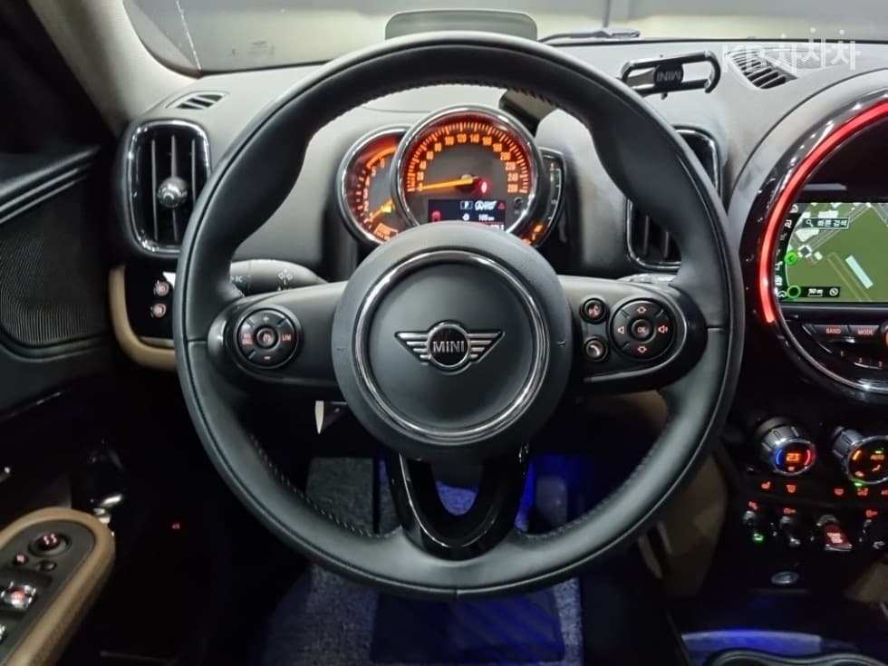 Мини Countryman (F60)2.0 Cooper D All4 Hightrim - 9