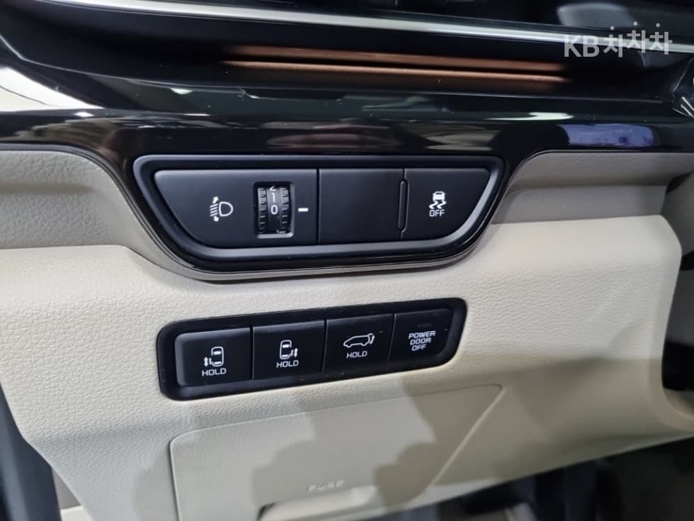 Киа The New (фейслифт) Канивал 4-то поколениеG3.5 GDI 9-местен Signature - 17