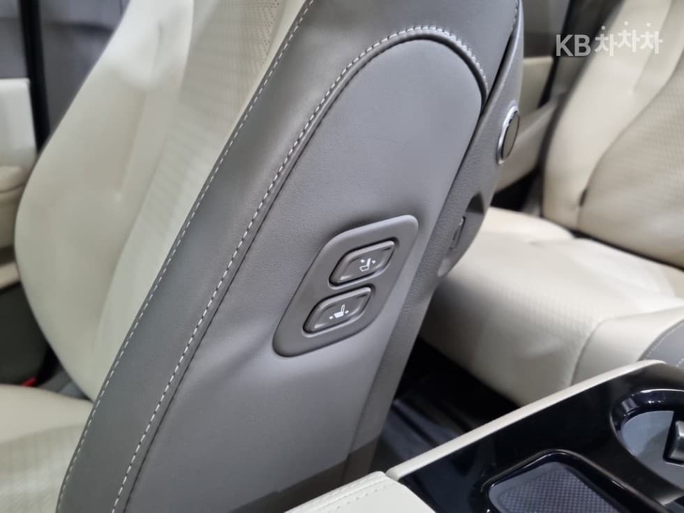 Киа The New (фейслифт) Канивал 4-то поколениеG3.5 GDI 9-местен Signature - 19