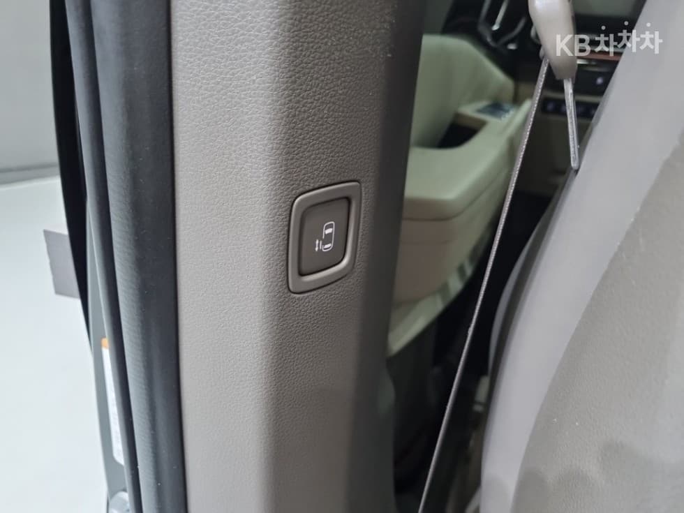 Киа The New (фейслифт) Канивал 4-то поколениеG3.5 GDI 9-местен Signature - 22