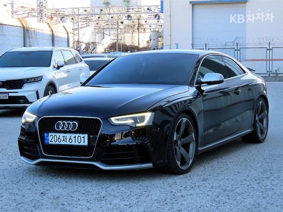 Audi RS5 4.2 FSI 콰트로 - Image 1