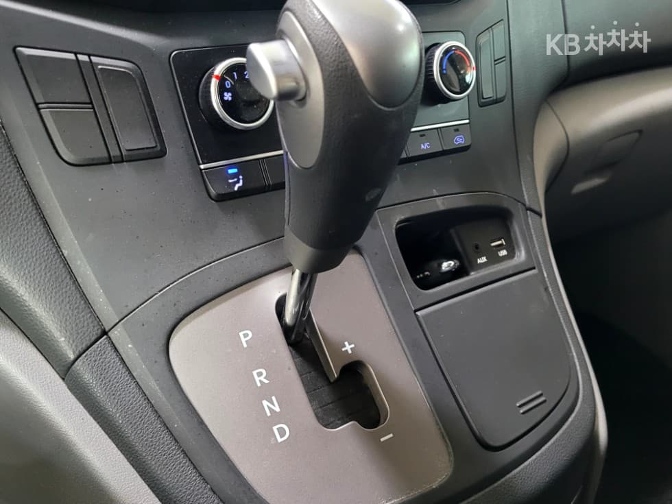 Хюндай The New (фейслифт) 그랜드 Star렉스Ван 5-местен Стил - 11