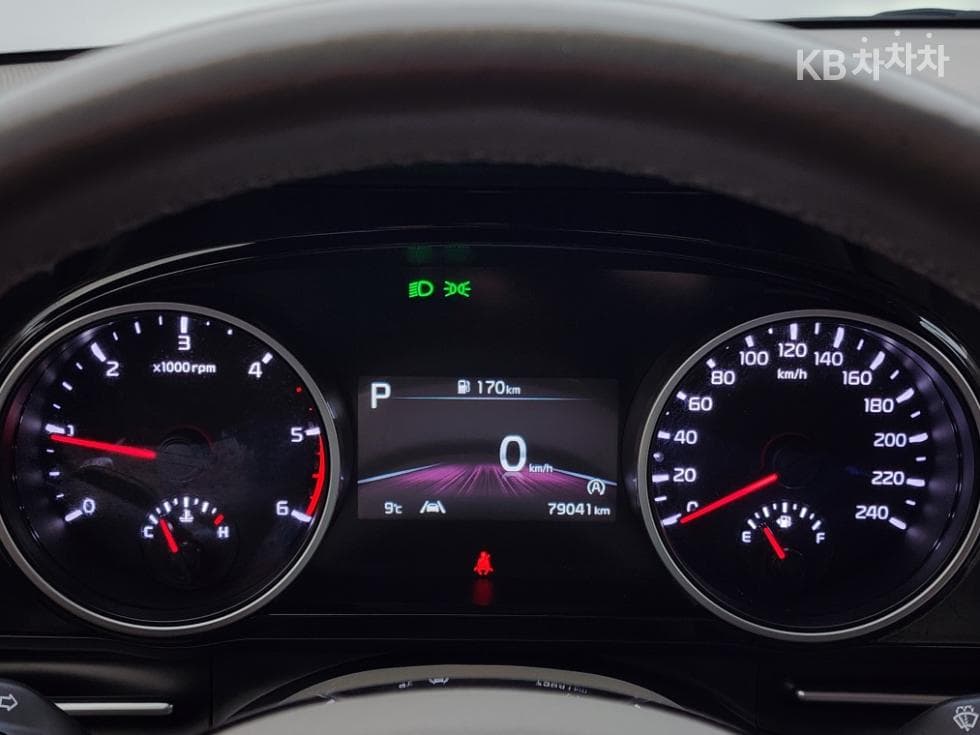 Kia Carnival 4th generationD2.2 9-seater Noblesse - 9