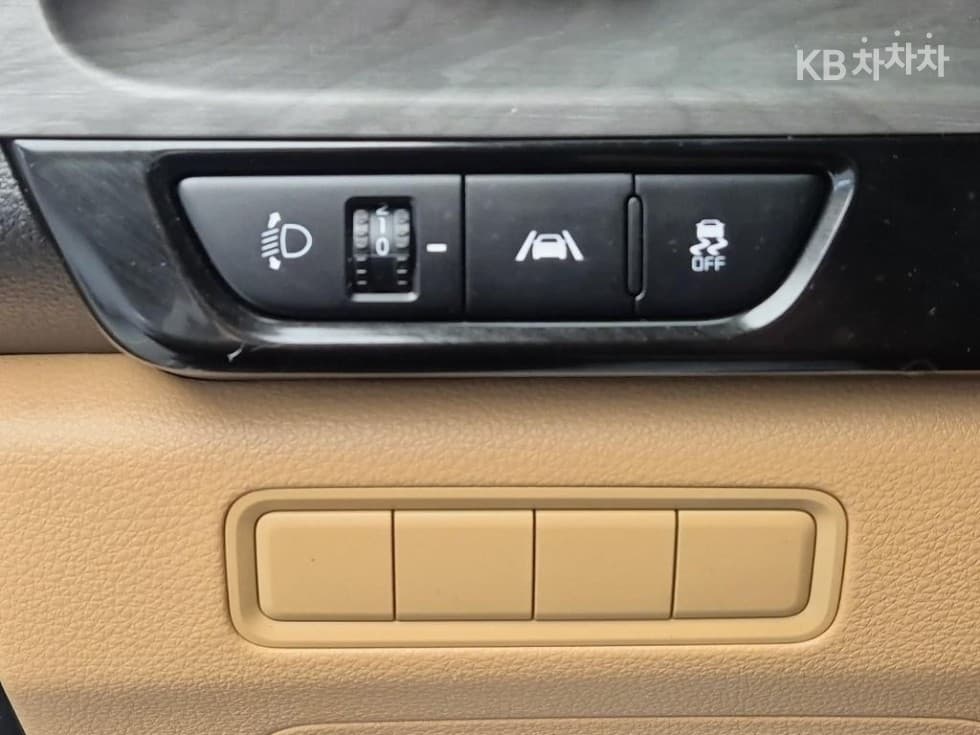 Kia Carnival 4th generationD2.2 9-seater Prestige - 17