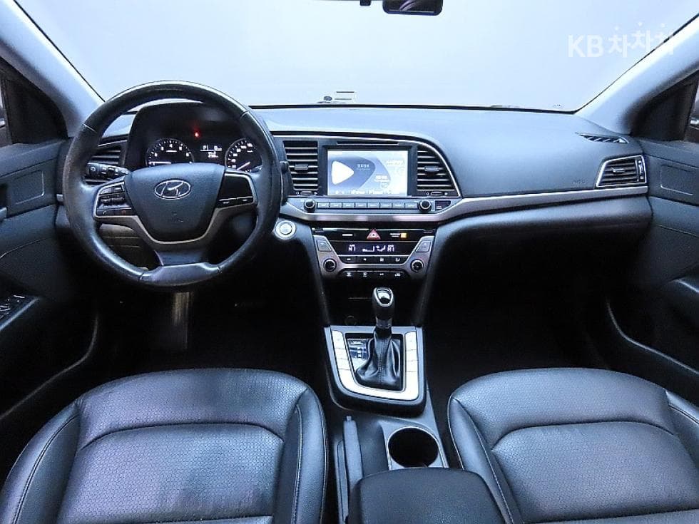 Hyundai Avante (Elantra)AD1.6 GDi Smart - 6