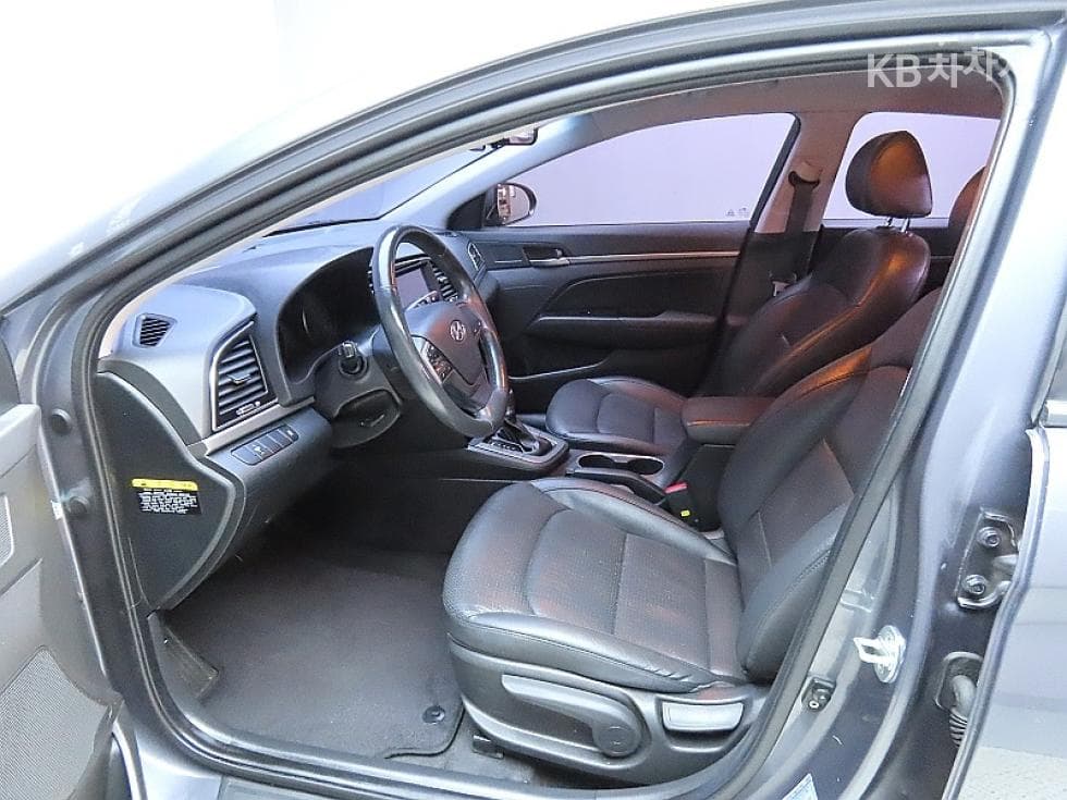 Hyundai Avante (Elantra)AD1.6 GDi Smart - 10