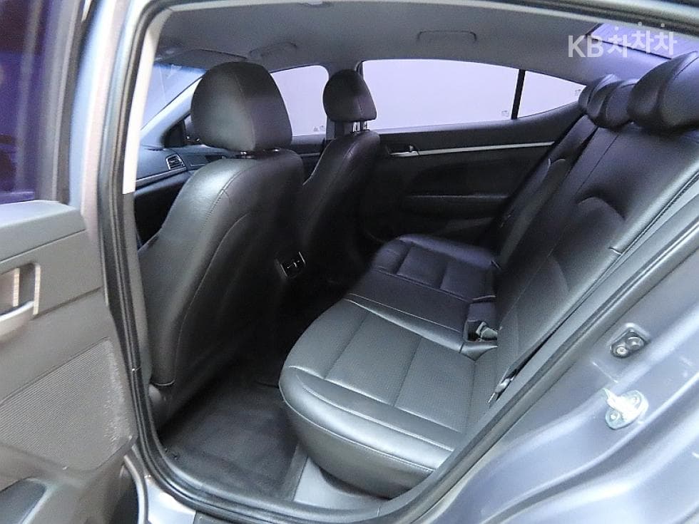 Hyundai Avante (Elantra)AD1.6 GDi Smart - 11