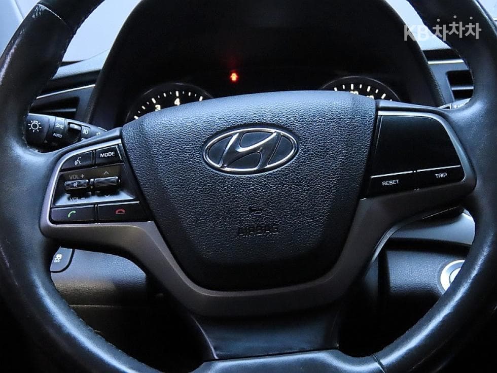 Hyundai Avante (Elantra)AD1.6 GDi Smart - 18