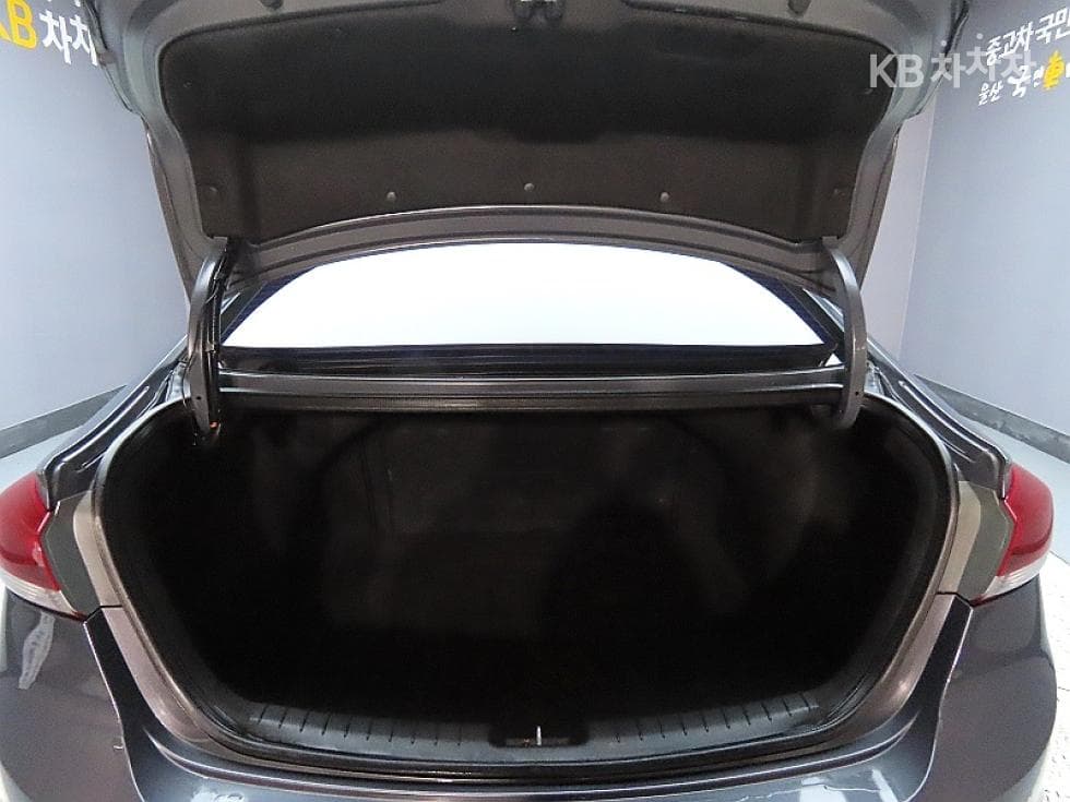 Hyundai Avante (Elantra)AD1.6 GDi Smart - 19