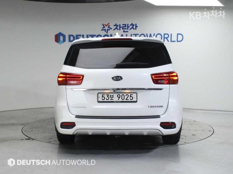 Киа The New (фейслифт) Канивал7-местен (Лимузин) 2.2 Дизел Лимузин President - 4