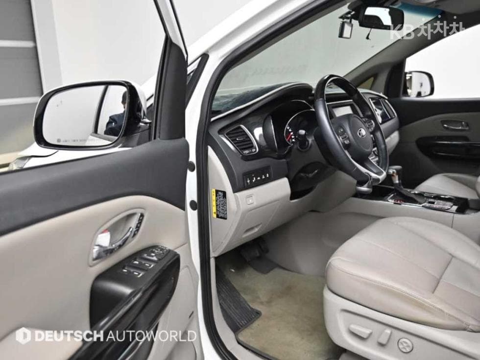 Киа The New (фейслифт) Канивал7-местен (Лимузин) 2.2 Дизел Лимузин President - 9