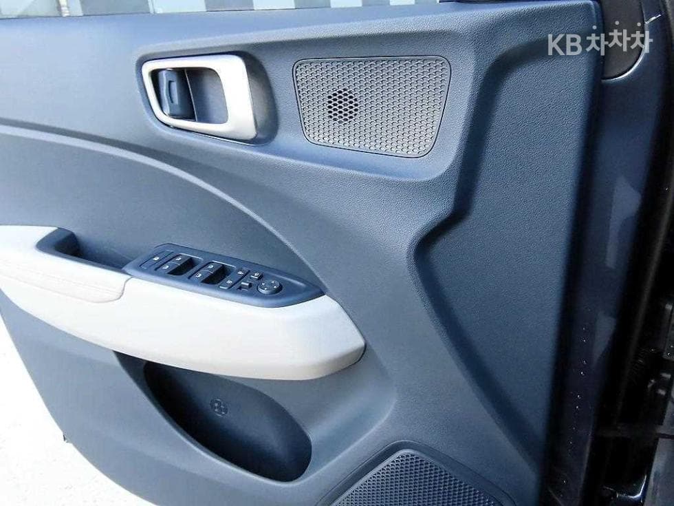 Hyundai VenueGasoline 1.6 Modern - 11