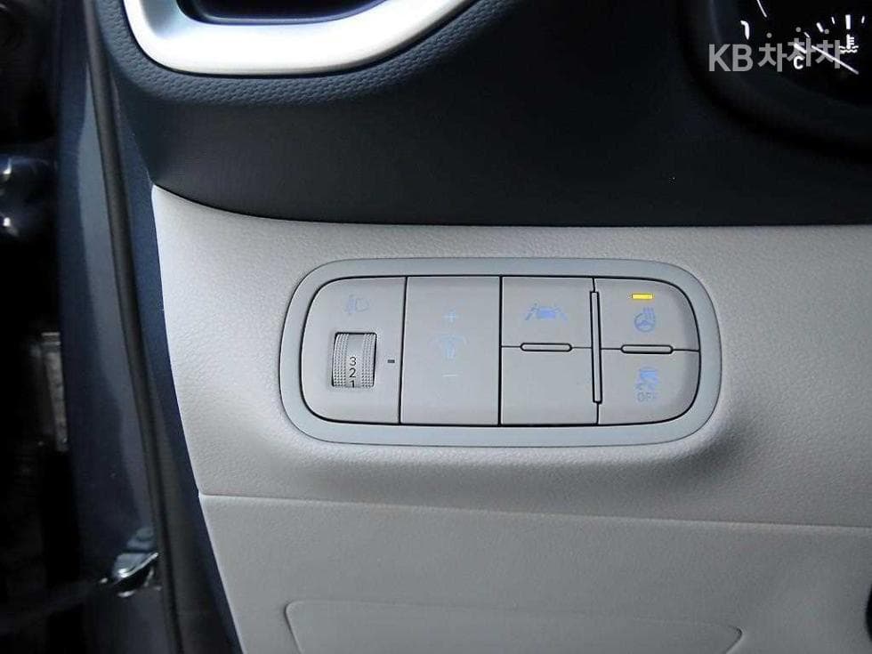 Hyundai VenueGasoline 1.6 Modern - 12