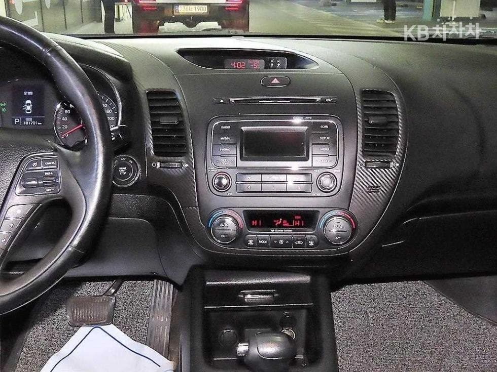 Kia K3Prestige - 11