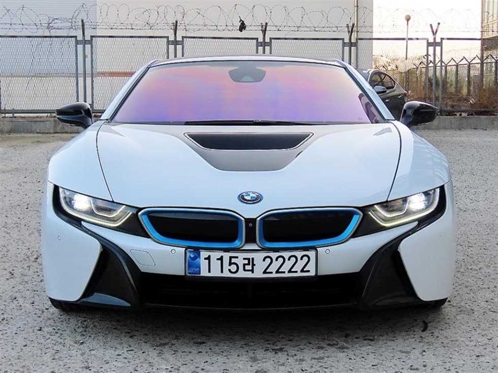 BMW i8 1.5 Купе Хибрид - Image 1