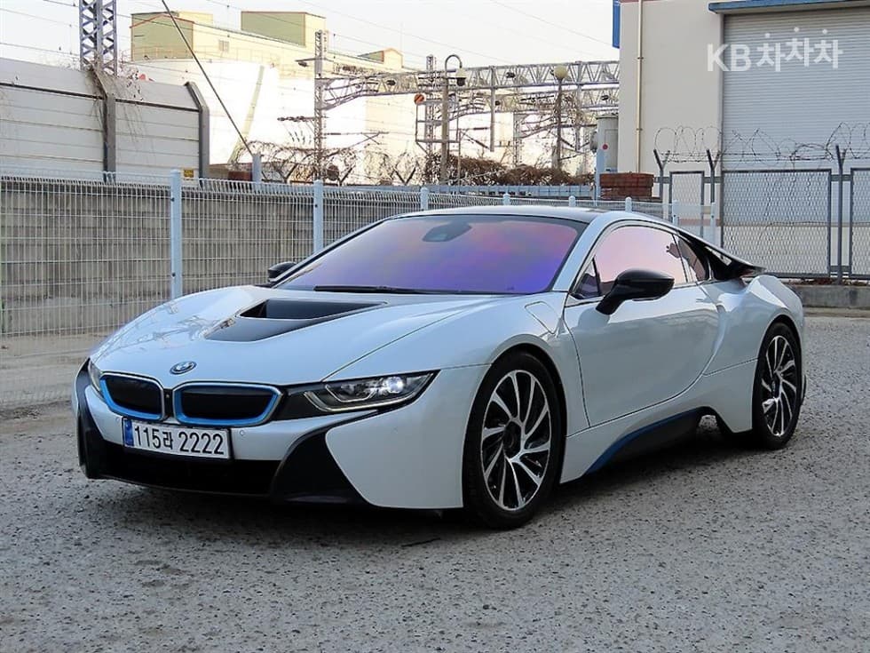 BMW i8 1.5 Купе Хибрид - Image 1