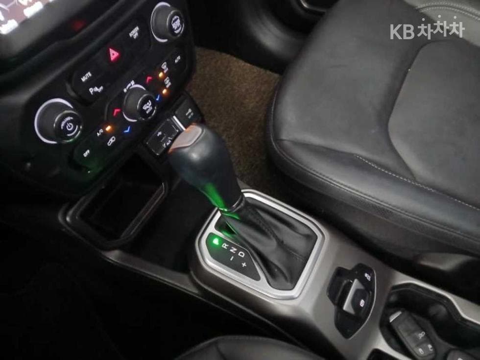 지프 레니게이드2.4 Limited FWD - 13