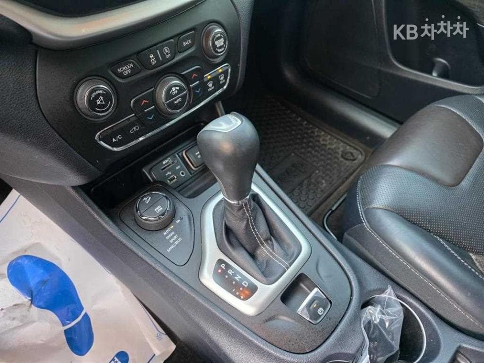 지프 체로키2.2 Дизел Лимитиран - 9