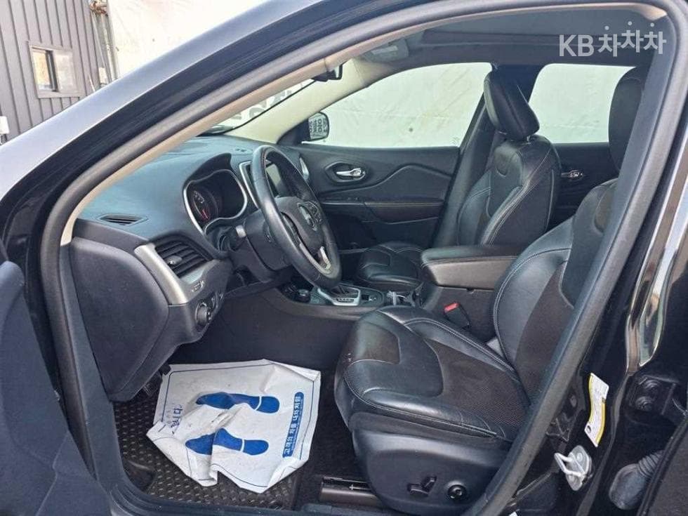 지프 체로키2.2 Дизел Лимитиран - 12