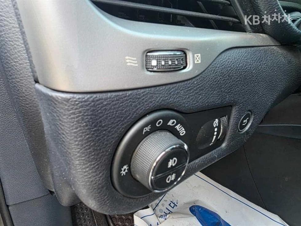 지프 체로키2.2 Дизел Лимитиран - 14