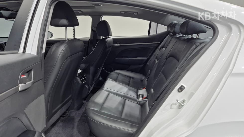 Хюндай Avante (Elantra)AD1.6 GDi Смарт - 8