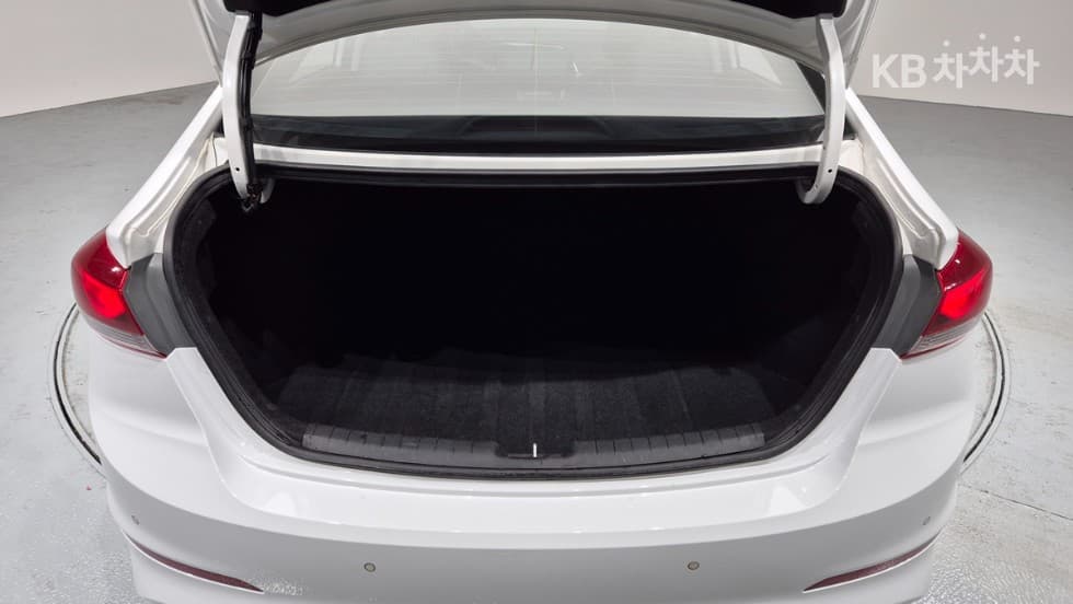 Хюндай Avante (Elantra)AD1.6 GDi Смарт - 25