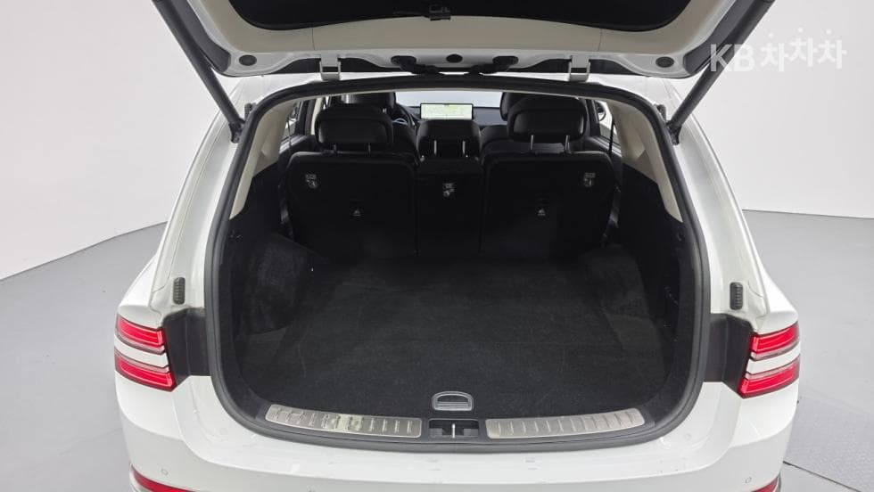 Genesis GV803.0 Diesel 2WD - 13