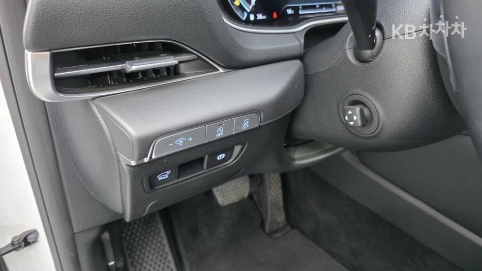 Genesis GV803.0 Diesel 2WD - 18