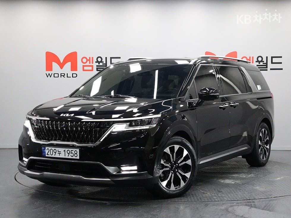 Kia Carnival 4th generation D2.2 9-seater Noblesse - Image 1