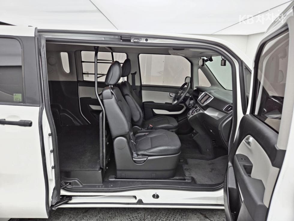 Киа The New (фейслифт) Киа Рей (ван) Ван1.0 Бензин Ван 2-местен Престиж - 14