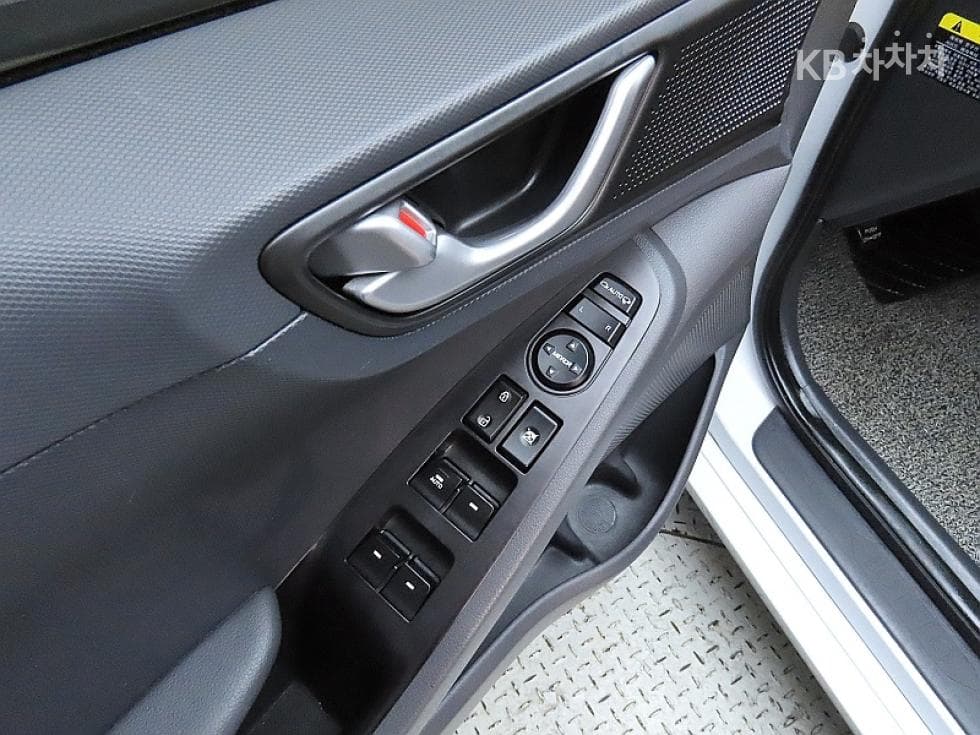 Hyundai IONIQ (Original Model)N - 13