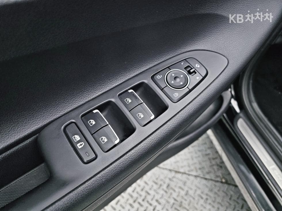 Хюндай The New (фейслифт) Grandeur (Azera)3.3 Le Blanc - 10