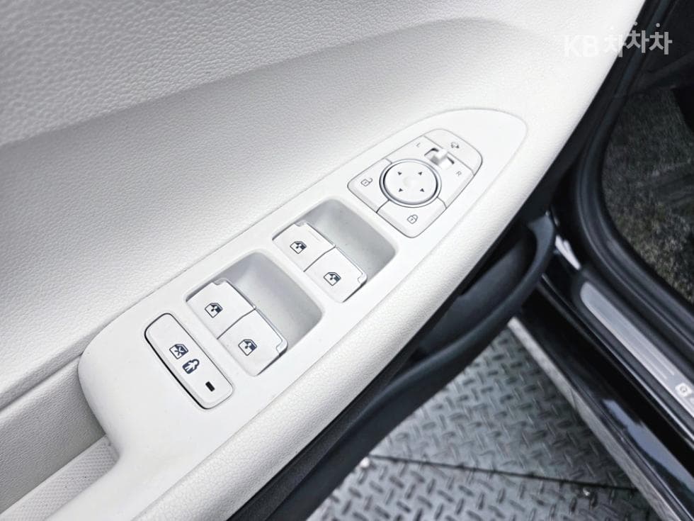 Hyundai The New (facelift) Grandeur (Azera) Hybrid2.4 Le Blanc - 10