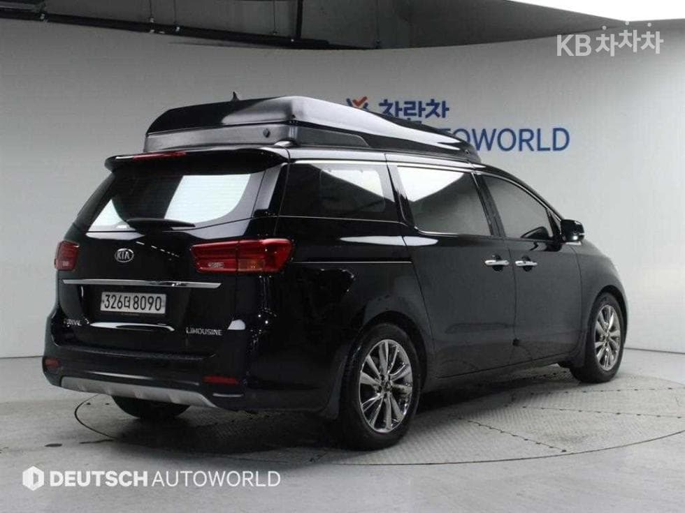 Kia The New (facelift) Carnival7-seater (Limousine) 2.2 Diesel Limousine President - 2