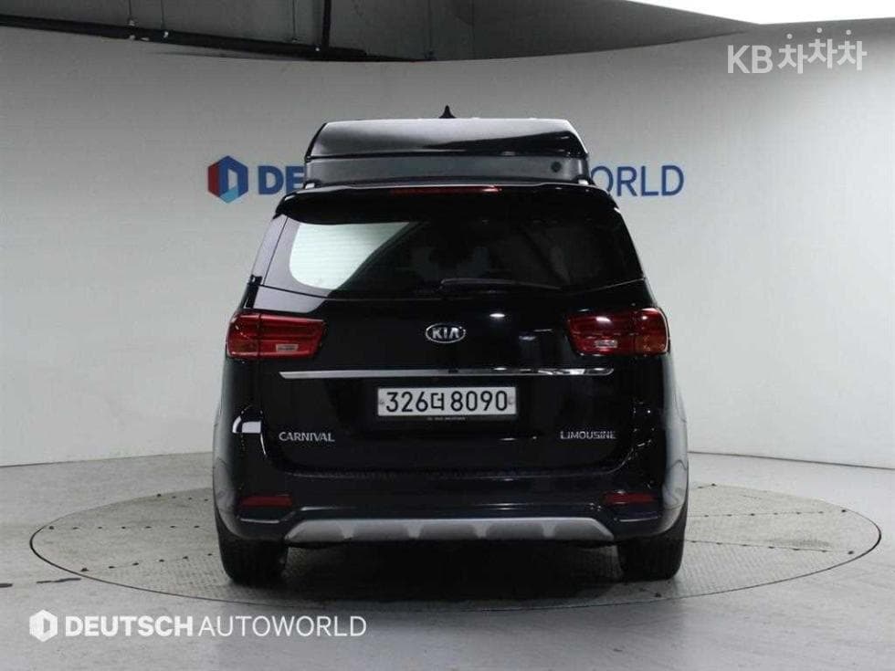 Kia The New (facelift) Carnival7-seater (Limousine) 2.2 Diesel Limousine President - 4