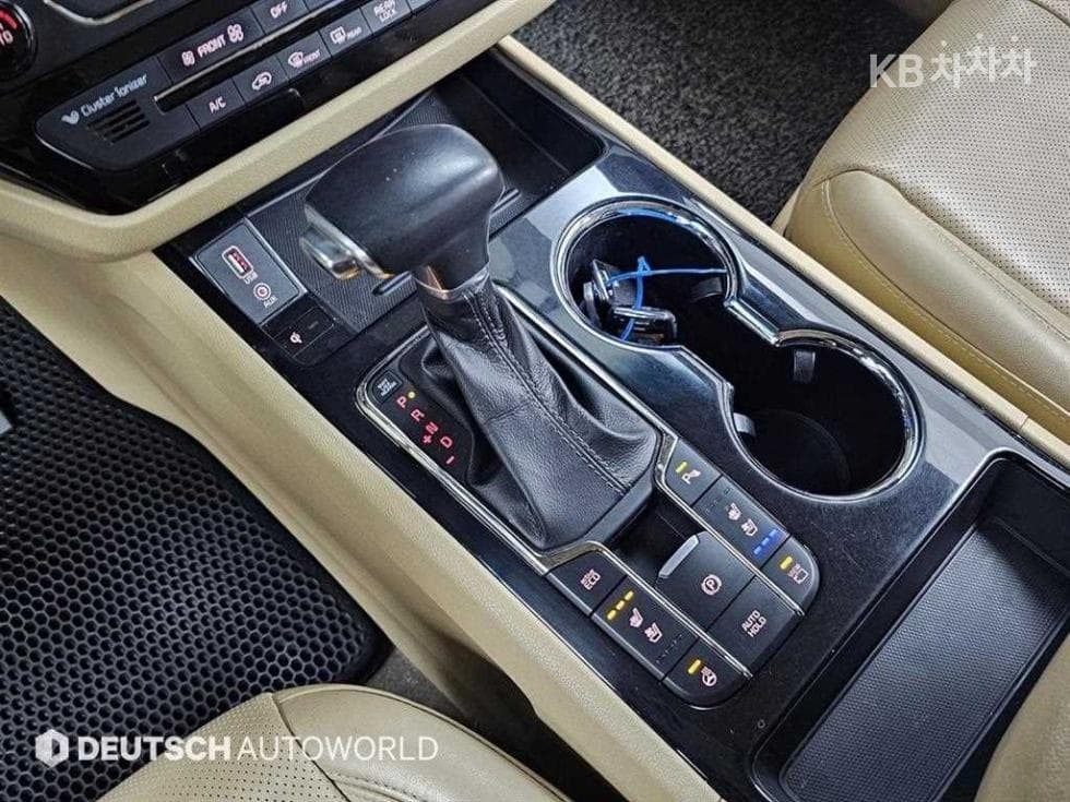 Kia The New (facelift) Carnival7-seater (Limousine) 2.2 Diesel Limousine President - 9