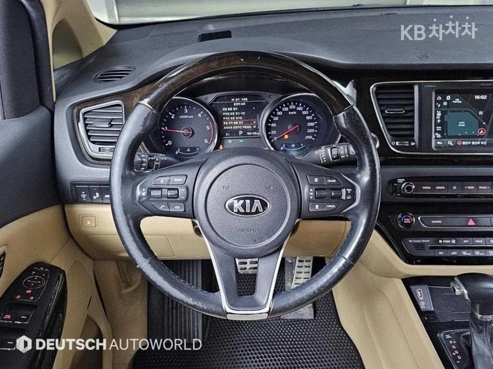 Kia The New (facelift) Carnival7-seater (Limousine) 2.2 Diesel Limousine President - 13