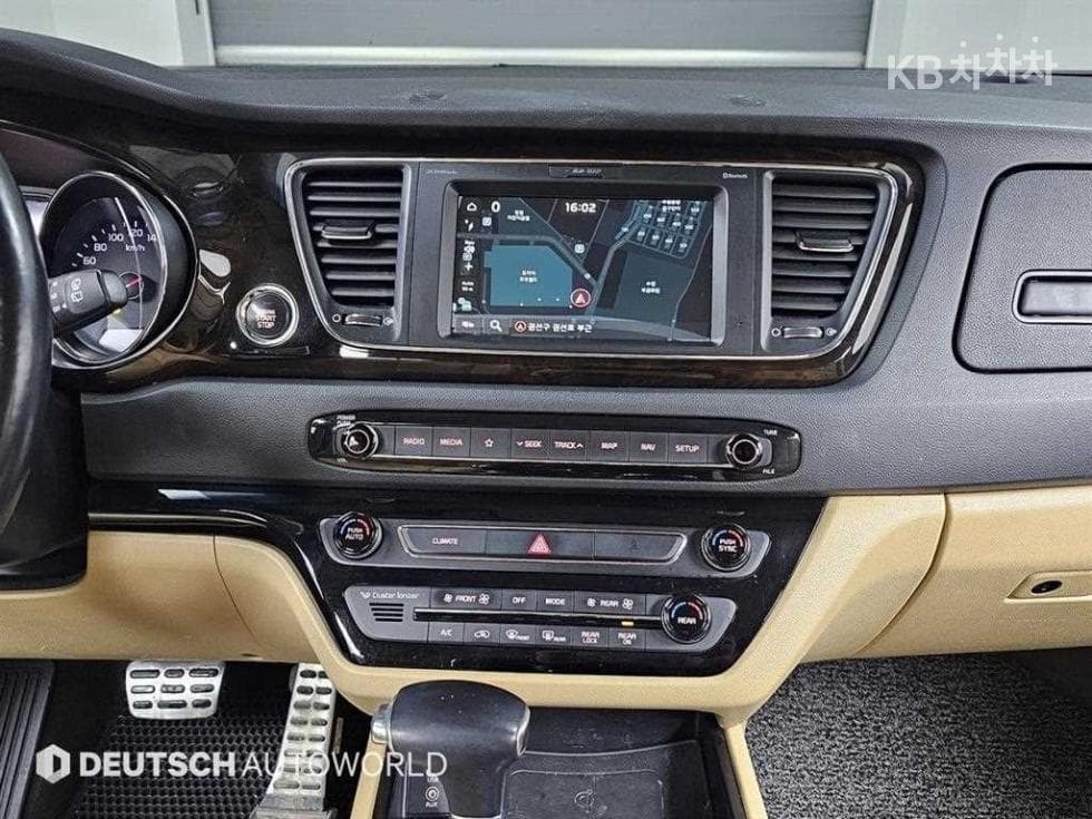 Kia The New (facelift) Carnival7-seater (Limousine) 2.2 Diesel Limousine President - 14