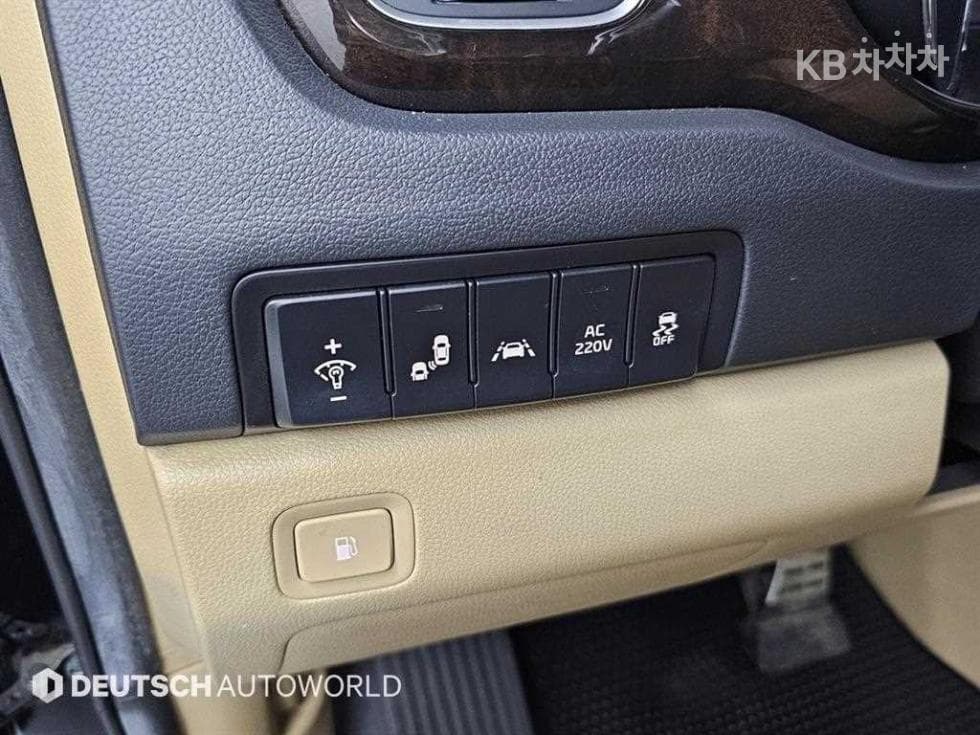 Kia The New (facelift) Carnival7-seater (Limousine) 2.2 Diesel Limousine President - 17