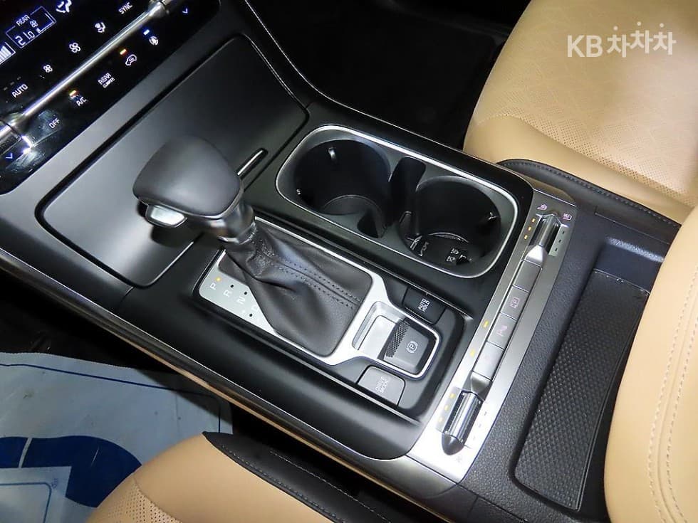 Kia Carnival 4th generationG3.5 GDI 9-seater Prestige - 12