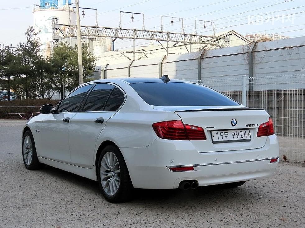 BMW New5 Series520d xDrive Luxury Plus F10 - 3
