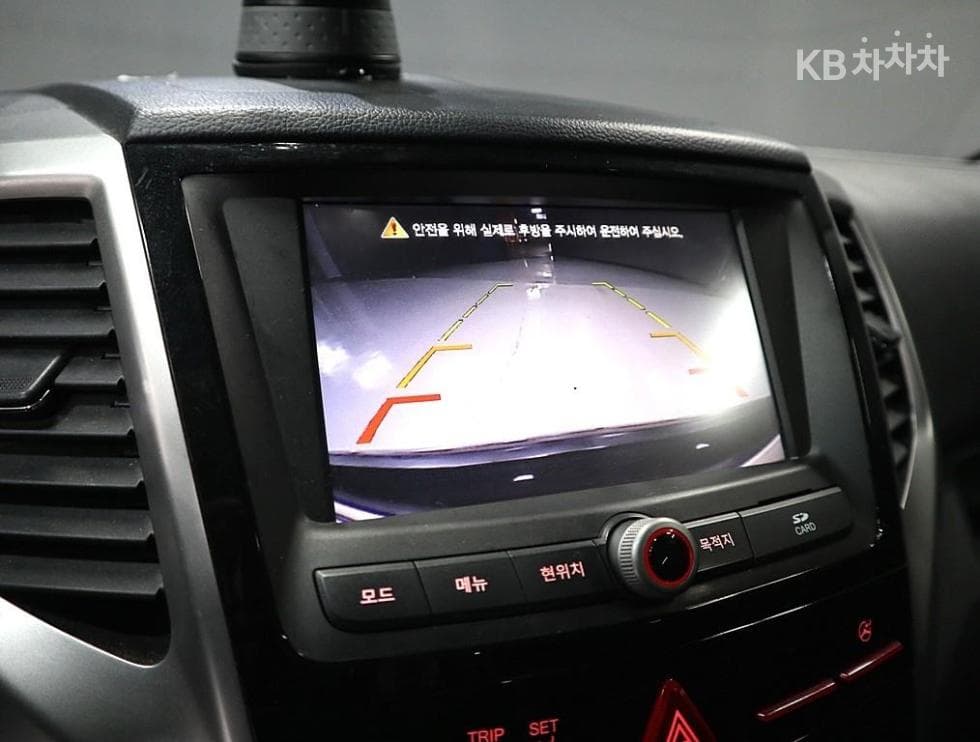 KG Mobility TivoliGasoline LX Standard - 13