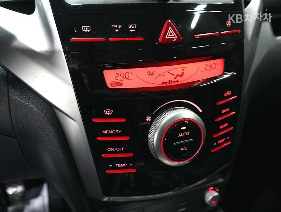 KG Mobility TivoliGasoline LX Standard - 14